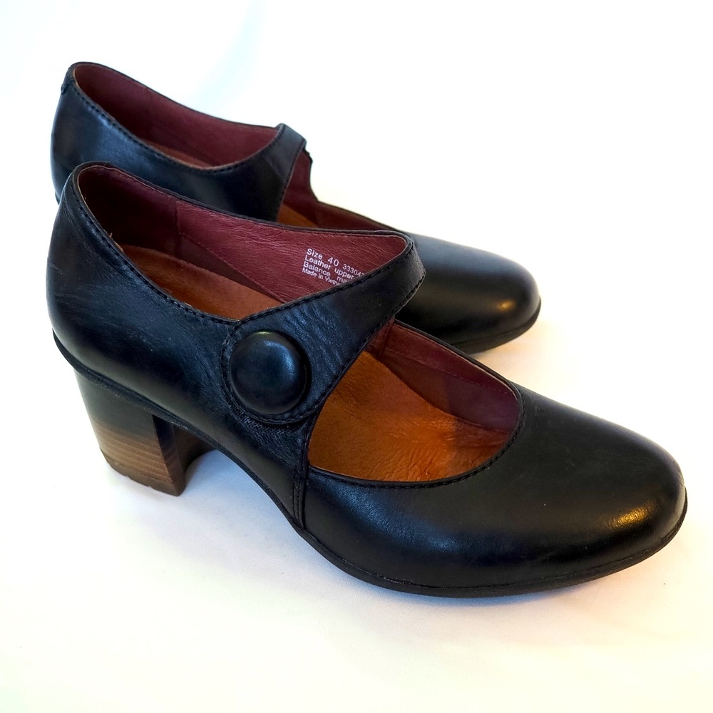 Dansko leather shoes with comfortable 2.75 “ heal